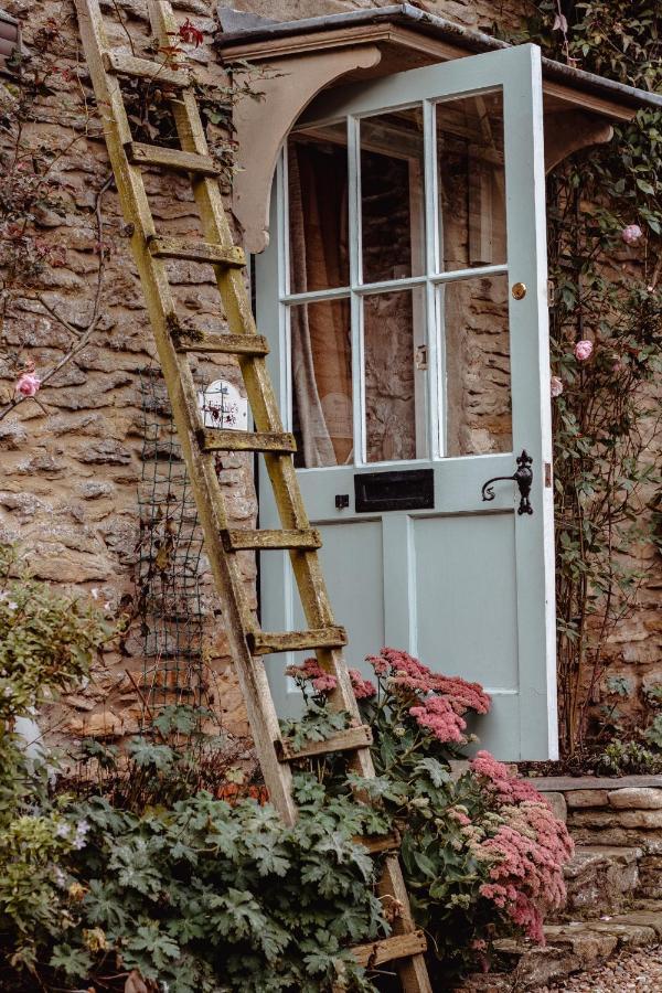 Quirky Tiny In Moors *